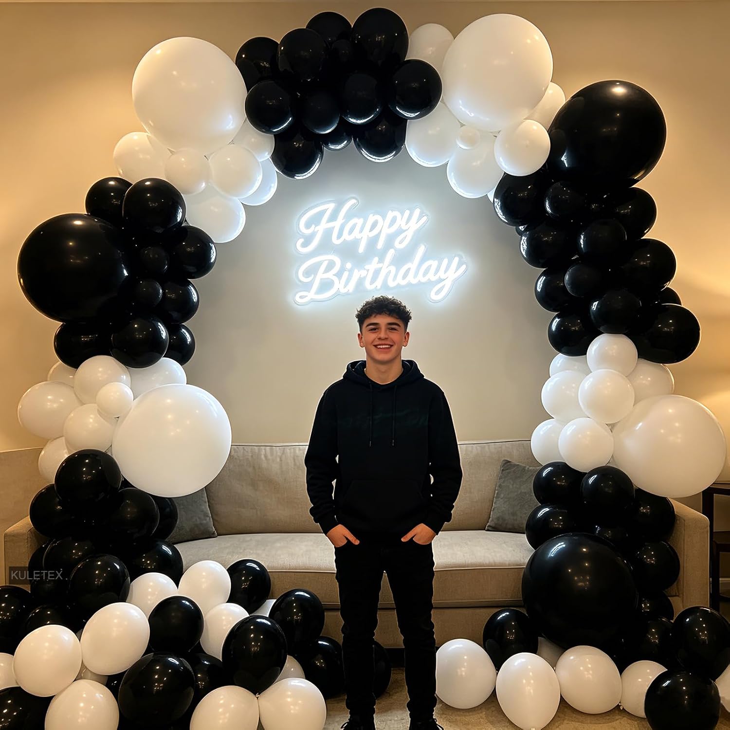 136 Pcs Black & White Latex Ba - Event Launch Party recension och pris